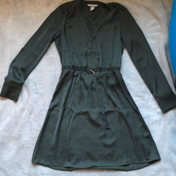 Silk -like long sleeve dress. Form fitting - Picture 1 of 3